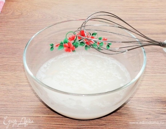 Муку для соуса разводим в 1,5 стакане холодной воды.