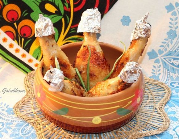 Обжариваем голени на разогретом растительном масле до румяной корочки.