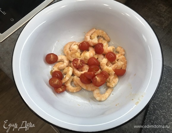 Добавляем помидоры.