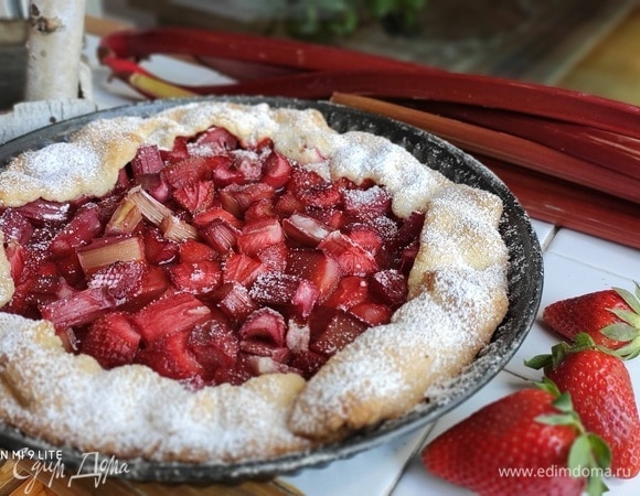 Остывшую галету при желании посыпать сахарной пудрой. Аромат невероятный!🍓