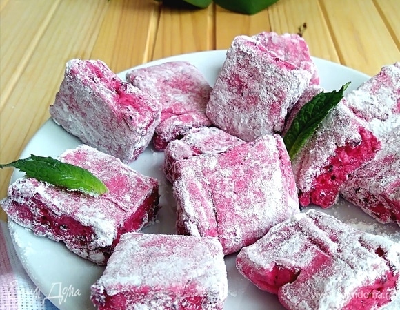 Вкусный ягодный десерт.