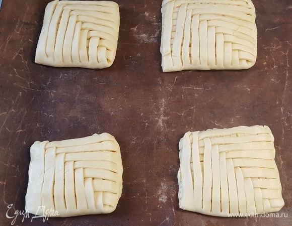 Выпекать пирожные 20 минут при 170°C.