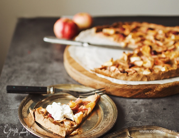 Выпекайте 20 минут, пока яблоки не станут мягкими. Приятного аппетита!