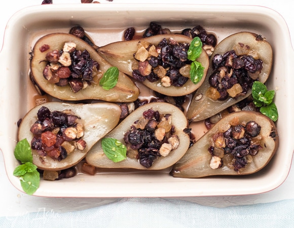 При подаче украсьте мятой и снова полейте сиропом из формы. Приятного аппетита!