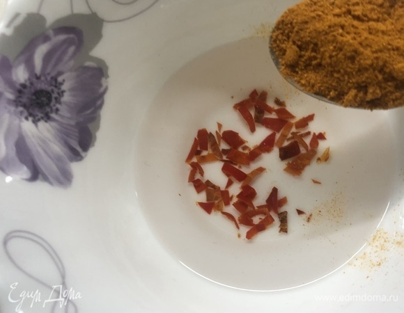 Для маринада: 50 мл водки, мелко нарезанный перец чили, 1 ч. л. паприки.