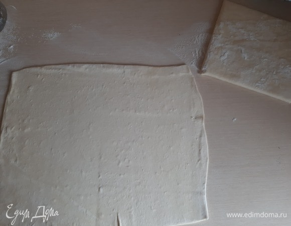 Раскатываем пласт.