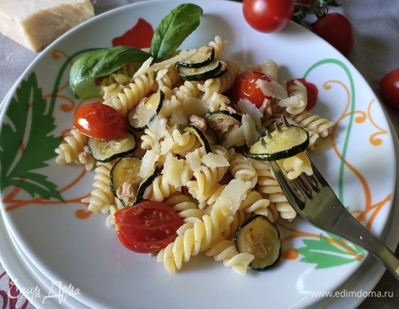 Поперчить, посыпать сыром — и можно подавать. Приятного аппетита!