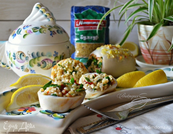 Готовым кальмарам дайте немного остыть и подавайте к столу. Должна заметить, что даже в холодном виде они также очень хороши! Приятного вам аппетита!