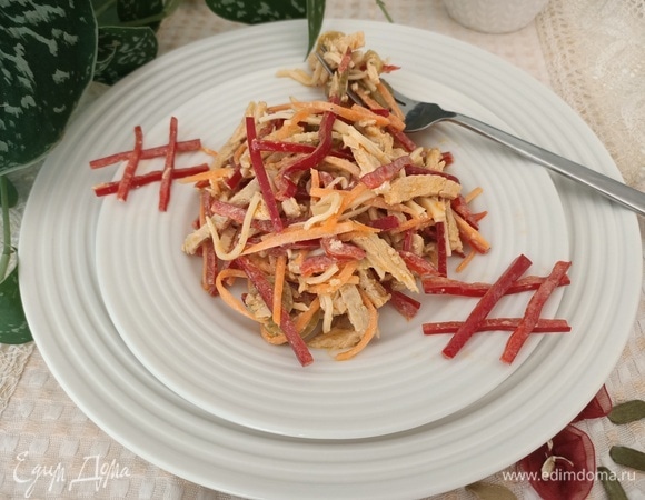 Если вам не нравится майонез, то замените его на йогурт. Готовый салат хранить в холодильнике не более суток. Приятного аппетита!