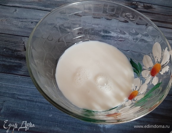 В стакан холодного молока высыпала пакетик крема тирамису. Его фото не добавляю.