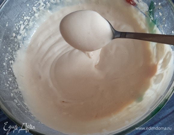 Взбивать 5–8 мин на средней скорости. Вот такой получается крем. Нежный и ароматный.