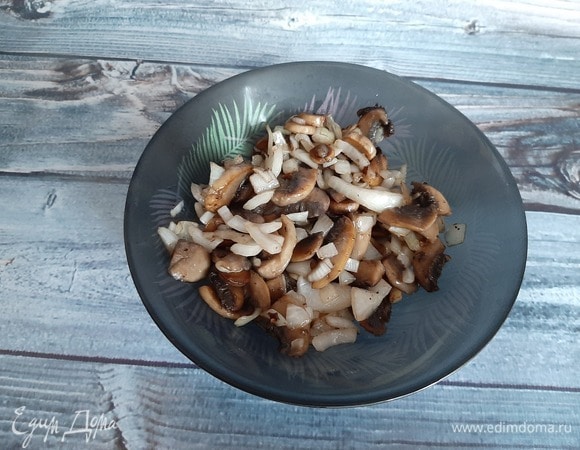 Обжарить с луком на масле.