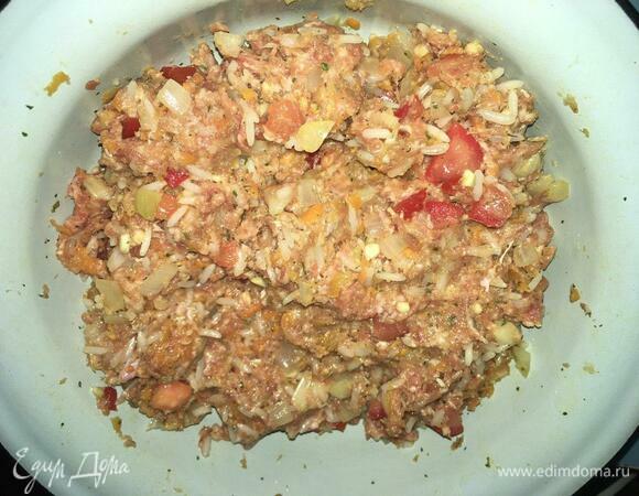 Замешать все ингредиенты — это будет наша начинка для голубцов.