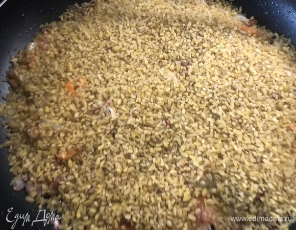В зажарку засыпаем булгур ТМ «Националь».