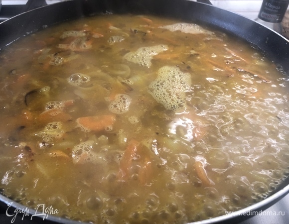 На 1 стакан булугура добавляем 2 стакана воды, закрываем крышкой, убавляем огонь, через 15 минут все будет готово.