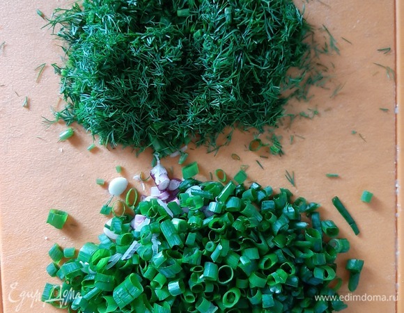 Зелень нарезать очень мелко.