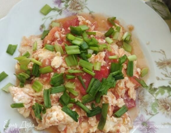 Перекладываем на тарелку, посыпаем зеленым луком. Можно подавать как самостоятельное блюдо или, как это делают в Китае, с рисом или лапшой. Приятного аппетита!