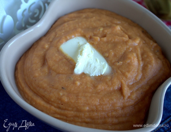 В тарелку каждому положить кусочек масла.