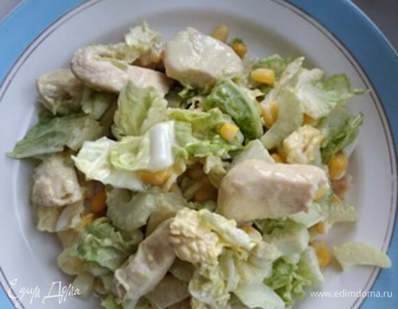 Для заправки смешайте майонез с порошком карри. Если нужно, подсолите. Я никогда не солю салаты с майонезом. Но здесь вы руководствуетесь вашим вкусом. Заправить салат. Он готов! Приятного аппетита!