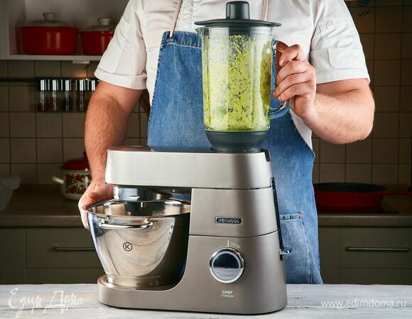 Измельчите все до состояния пюре.