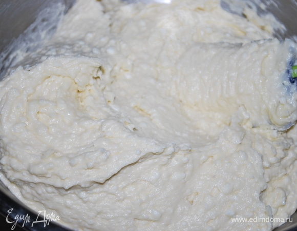 Тесто хорошо перемешайте лопаткой.