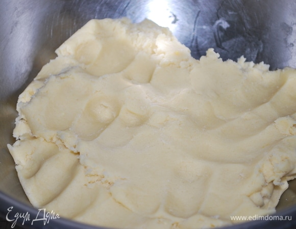 Тесто получается очень мягкое и нежное.