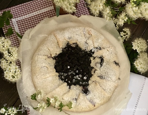 Выкладываем на противень и убираем в разогретую духовку на 40 минут. Выпекаем при 180°C до зарумянивания теста. Остудить и посыпать сахарной пудрой.