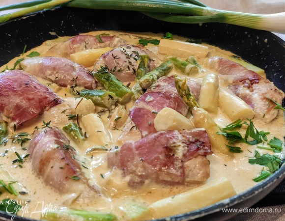 Гарнир подойдет любой: рис, картофельное пюре или, как у нас, макарошки.