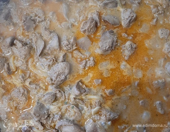 Наш гуляш готов, подавать можно с любым гарниром. Идеально — с картофельным пюре или рисом. Приятного аппетита!