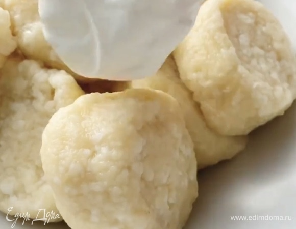 Подавать со сметаной.