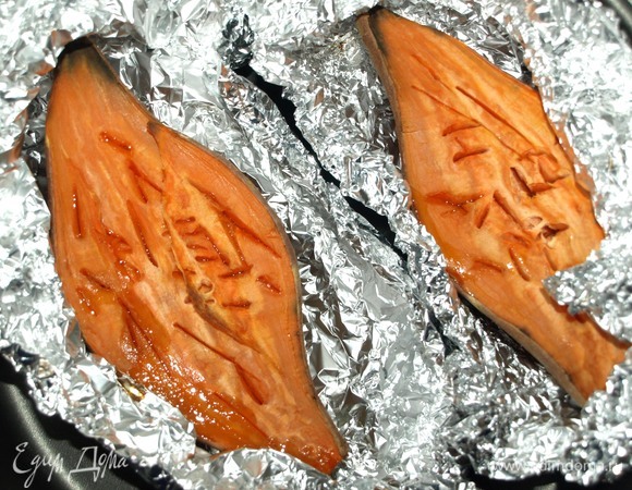 Достать готовый батат. Проверить, мягкая ли середина.