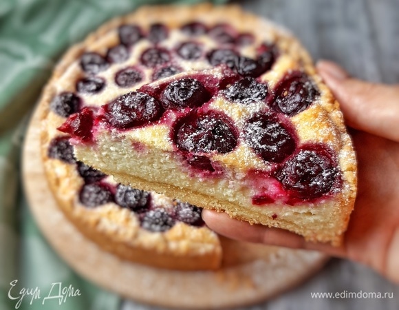 Выпекаем в хорошо прогретой духовке при температуре 180°C 60 минут. После выпечки пирогу обязательно нужно дать остыть в форме. Конечно, сложно устоять 😅, но терпение и еще раз терпение! 🍴Приятного аппетита🍴