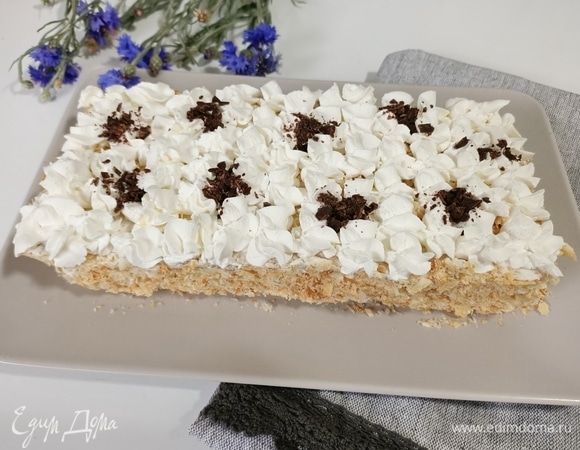 Готовый торт отправить в холодильник на пару часов. Приятного аппетита!