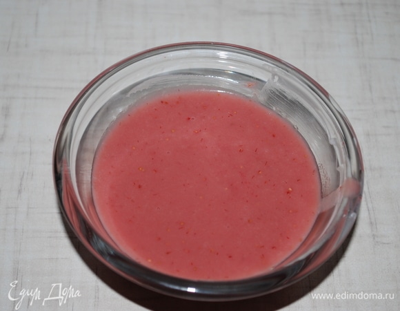 Накройте пленкой в контакт и уберите в холодильник до загустения.