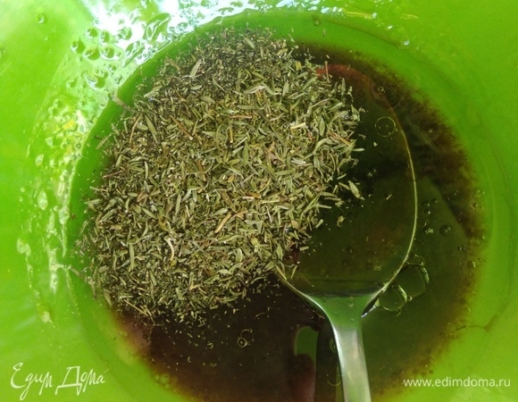 Соединить все для маринада, перемешать. Я специально не стала добавлять чеснок, чтобы не забить вкус рыбки.