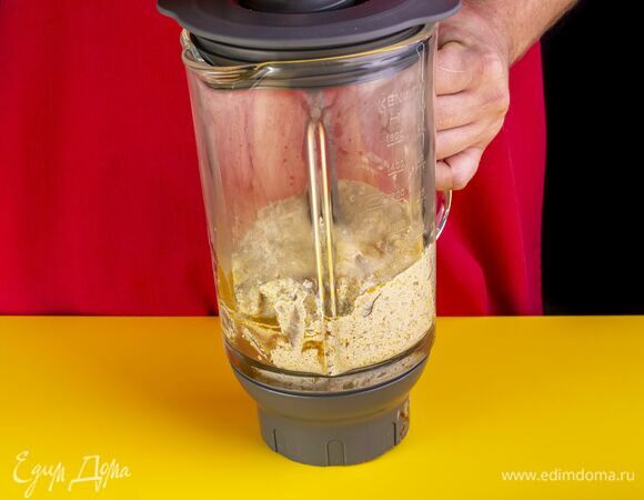 Пробейте печень с овощами блендером до однородности.