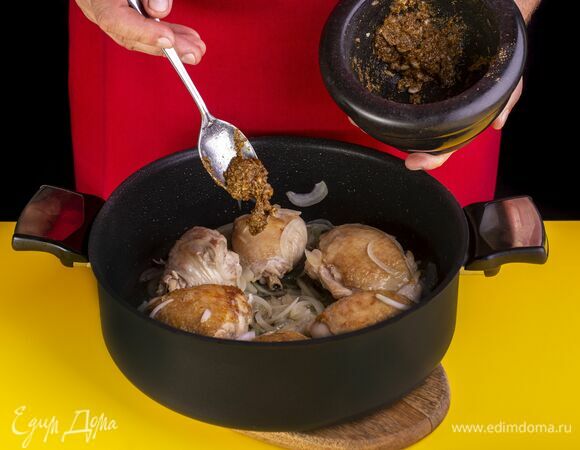 Добавьте пряности.