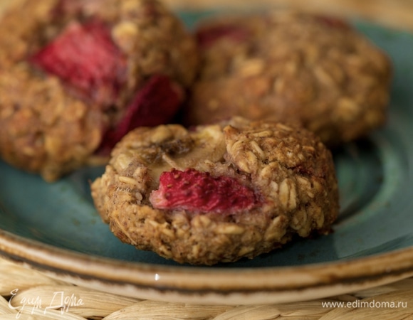 Печенье можно хранить в холодильнике. А перед употреблением разогреть в микроволновке.⠀