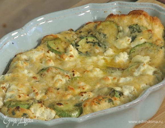 Выпекать клафути в разогретой духовке 20 минут.