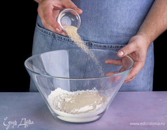 Добавьте дрожжи.