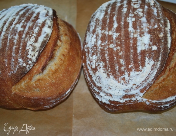 Горячий хлебушек достаньте и остудите на решетке.