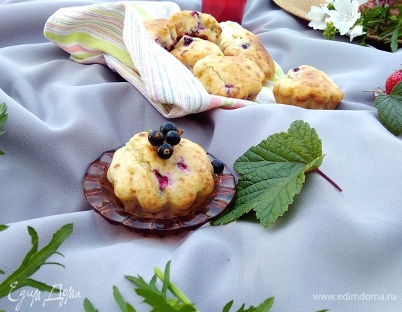 Угощать гостей.