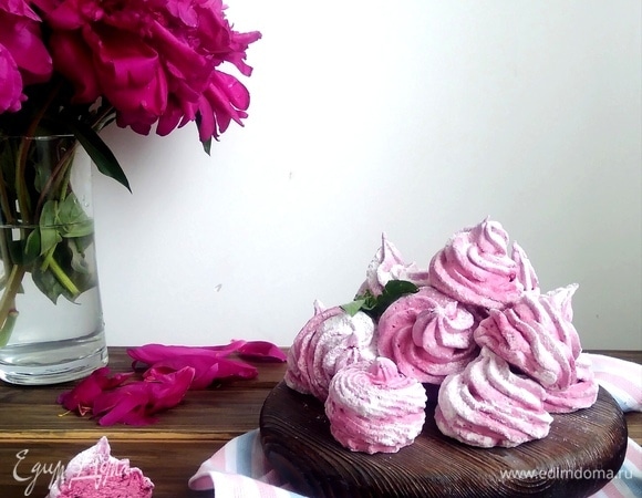 Оставить для стабилизации на 10 часов, обвалять в смеси пудры и крахмала, оставить еще на 8 часов. Но практика показывает, что съедается все это намного раньше.