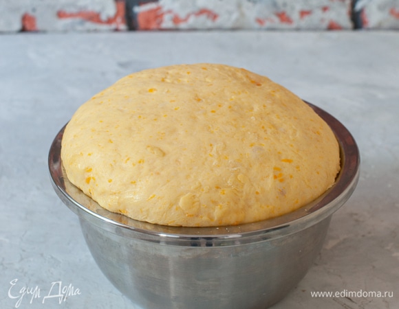 Убрать тесто на 1–1,5 часа в теплое место для подъема.