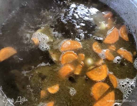 Залейте все кипяченой водой.