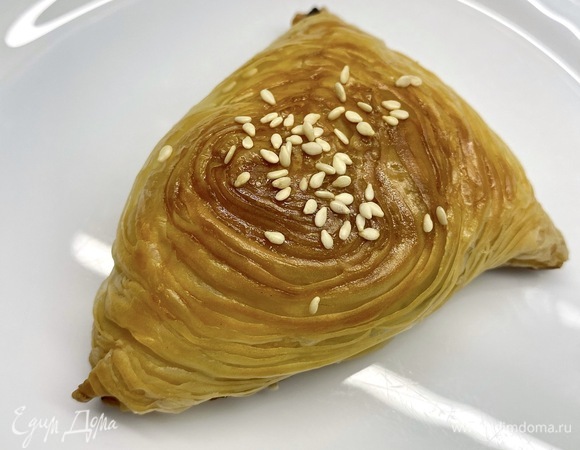 Самса получается очень сочной и хрустящей.