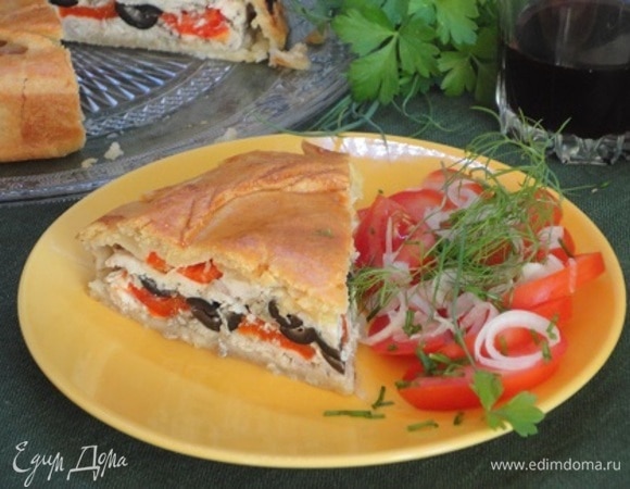 Внутри пирога много сока. Он будет вытекать, когда будете разрезать его.