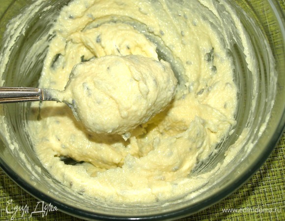 Должна получиться светлая кремообразная масса.