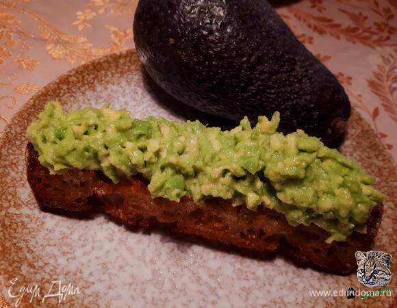 Подавайте с тостами или просто намазывайте на хлеб.