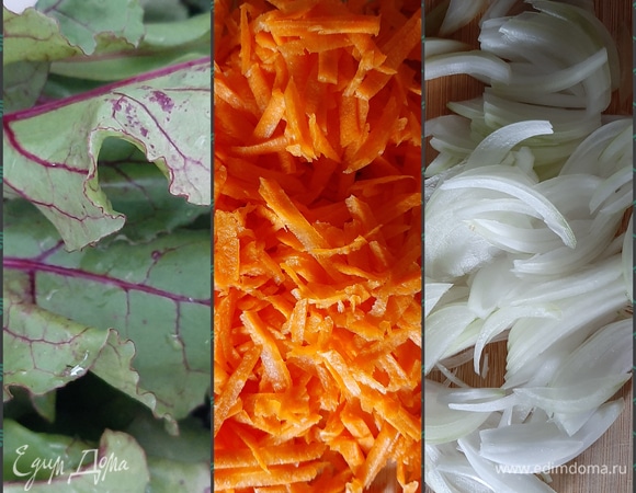 Варим бульон из половины куриной грудки в течение 1 часа, достаем из бульона курицу и добавляем натертую морковь, нашинкованные репчатый лук и свекольную ботву. Вместо свекольной ботвы можно добавить мангольд, а также любую зелень по вкусу. Варим на среднем огне.